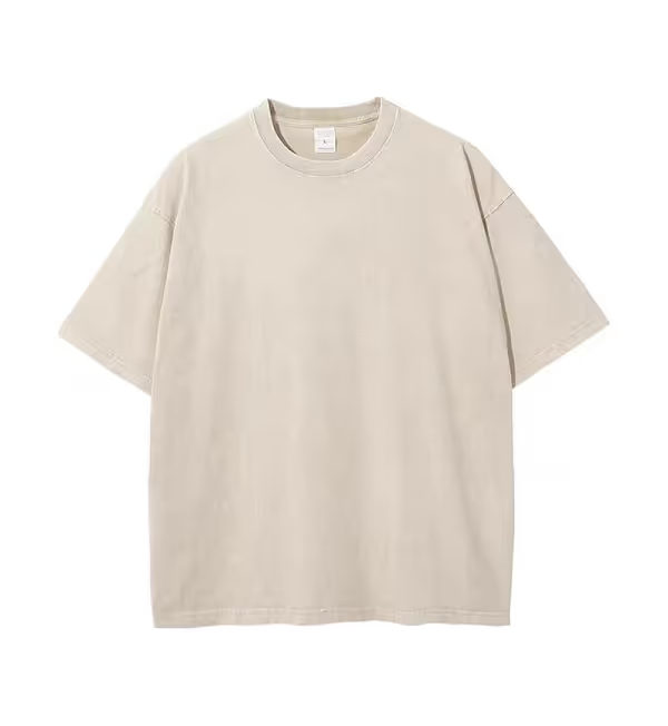 Esta camiseta unisex de estilo retro está confeccionada en tejido de algodón grueso, tiene un corte holgado y presenta un efecto desgastado y desteñido.