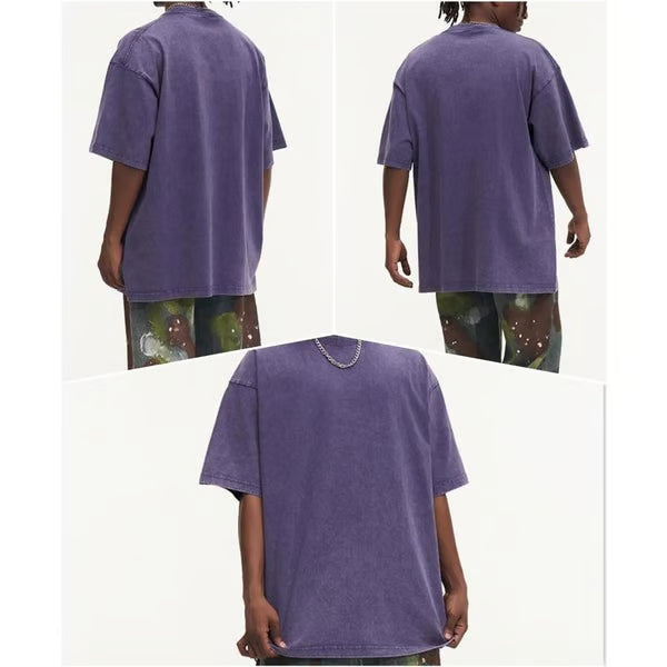 Esta camiseta unisex de estilo retro está confeccionada en tejido de algodón grueso, tiene un corte holgado y presenta un efecto desgastado y desteñido.