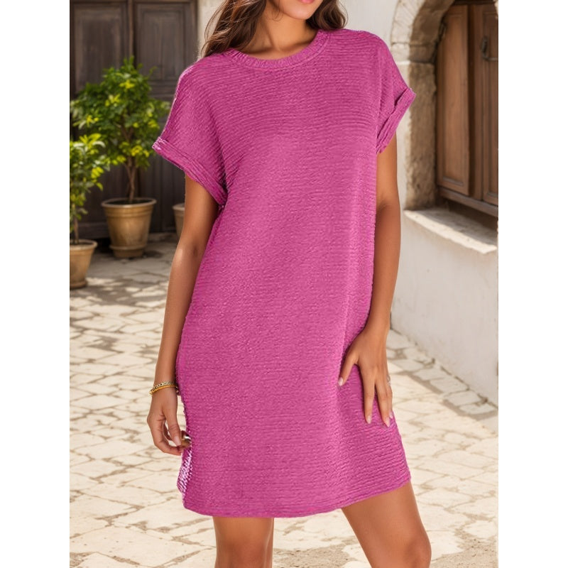 Vestido casual de mujer con mangas enrollables y bolsillos.