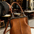 Bolso vintage con cierre de beso – 2 en 1: para llevar y organizar.