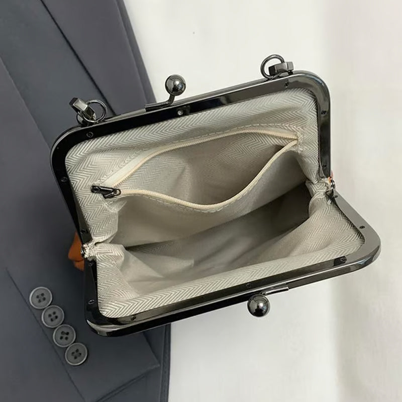 Bolso vintage con cierre de beso – 2 en 1: para llevar y organizar.