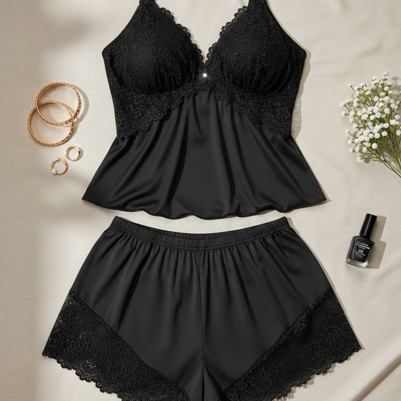 Conjunto de pijama con top sin mangas y shorts con ribete de encaje.