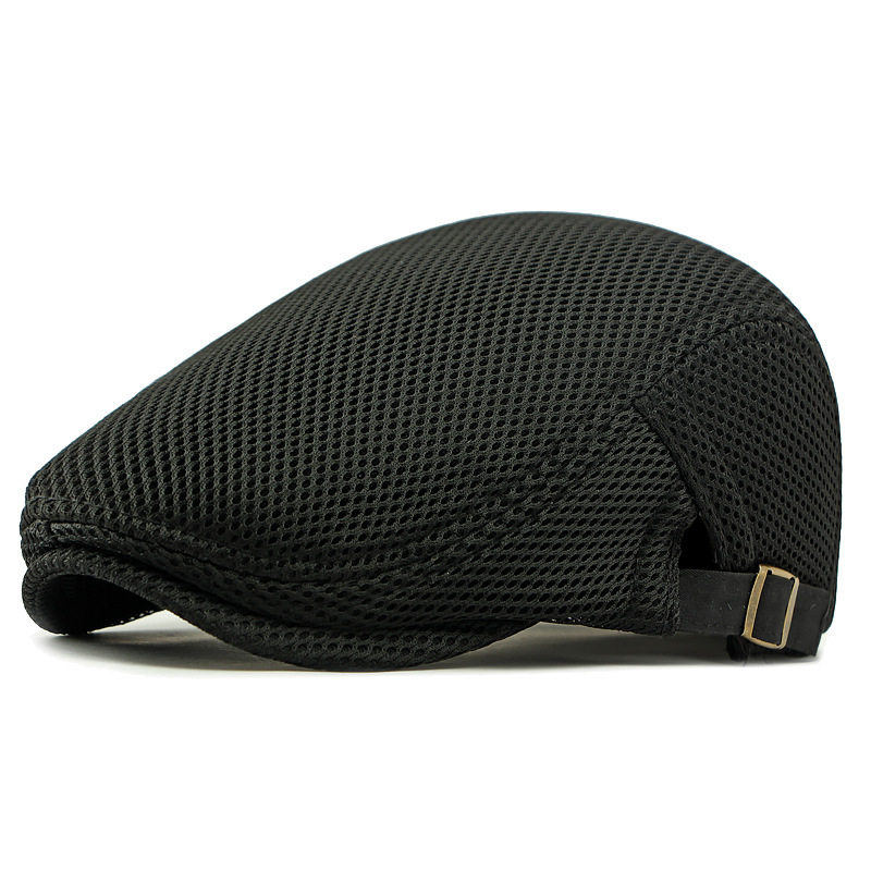 Gorro transpirable: tejido de malla, correa ajustable (55–60 cm) y banda antisudor integrada.