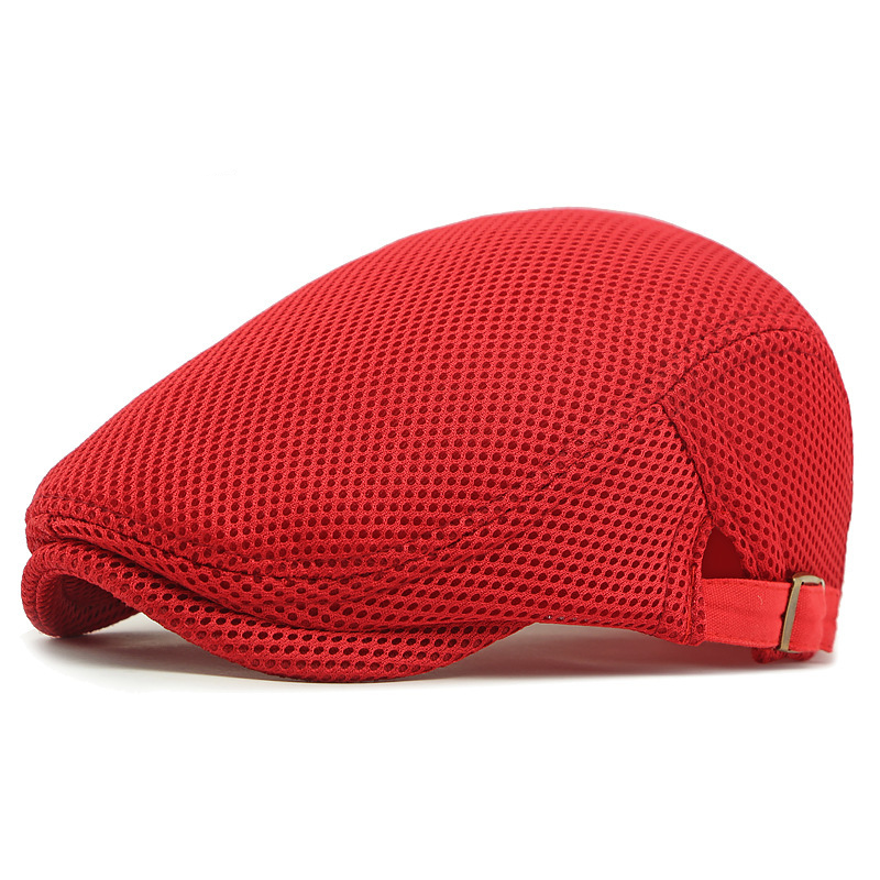 Gorro transpirable: tejido de malla, correa ajustable (55–60 cm) y banda antisudor integrada.