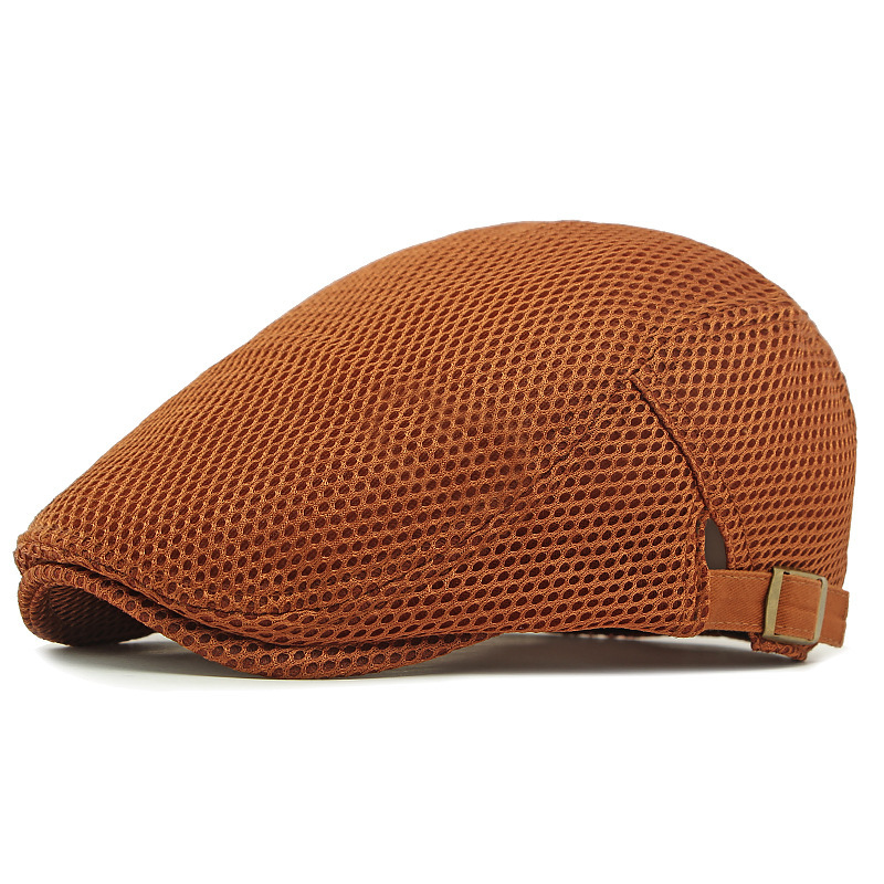 Gorro transpirable: tejido de malla, correa ajustable (55–60 cm) y banda antisudor integrada.