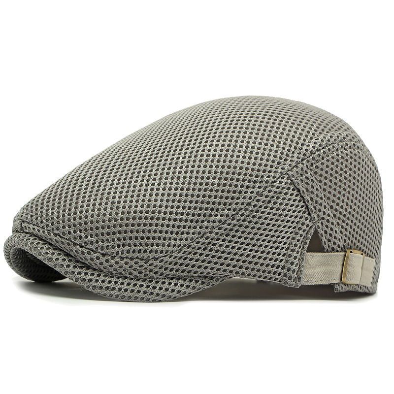 Gorro transpirable: tejido de malla, correa ajustable (55–60 cm) y banda antisudor integrada.