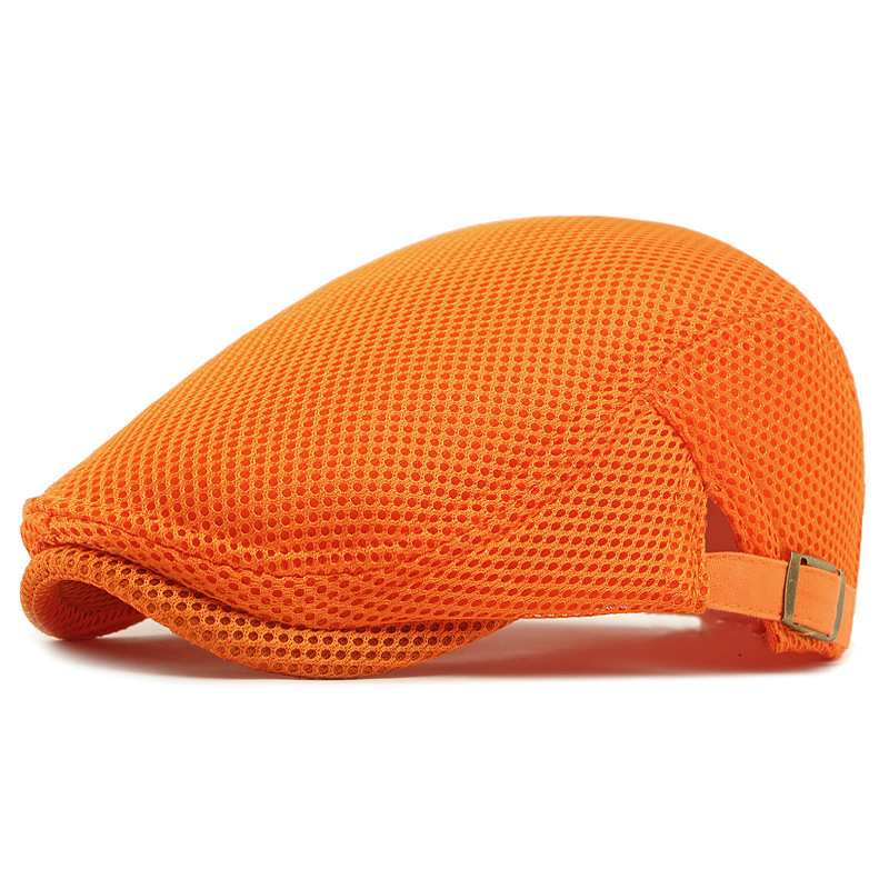 Gorro transpirable: tejido de malla, correa ajustable (55–60 cm) y banda antisudor integrada.