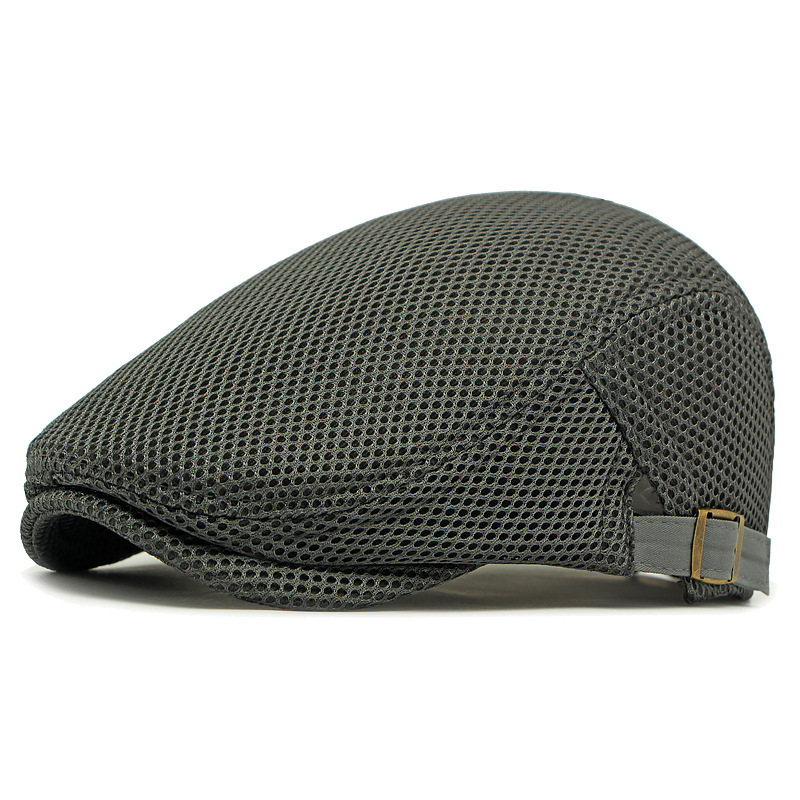 Gorro transpirable: tejido de malla, correa ajustable (55–60 cm) y banda antisudor integrada.