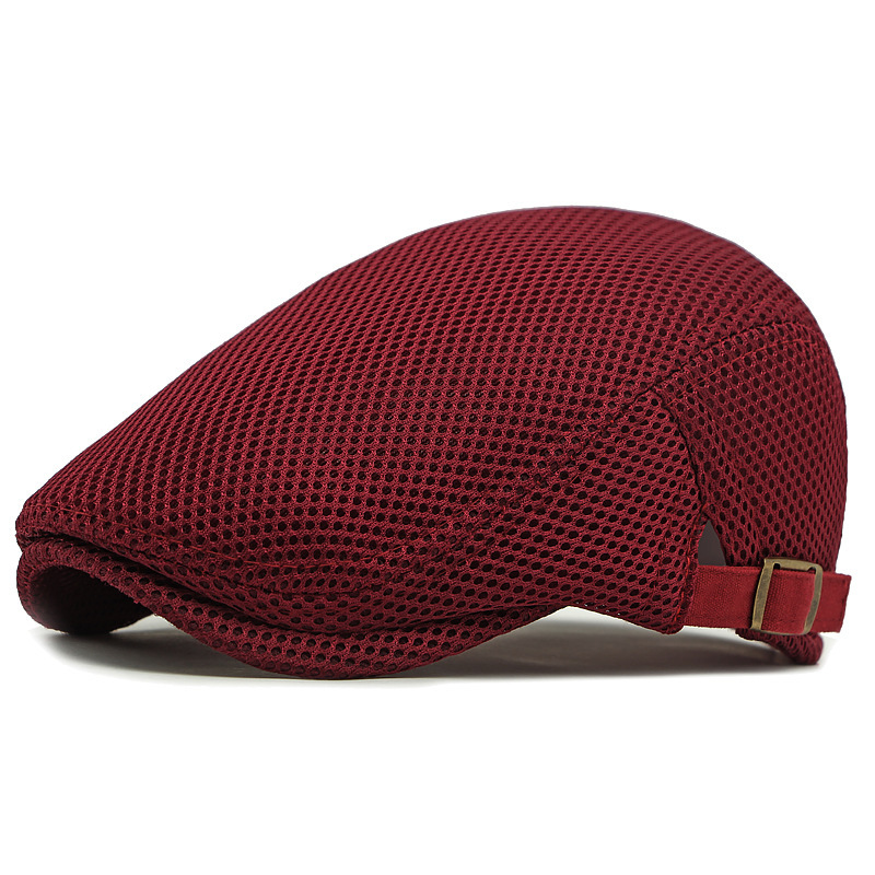 Gorro transpirable: tejido de malla, correa ajustable (55–60 cm) y banda antisudor integrada.
