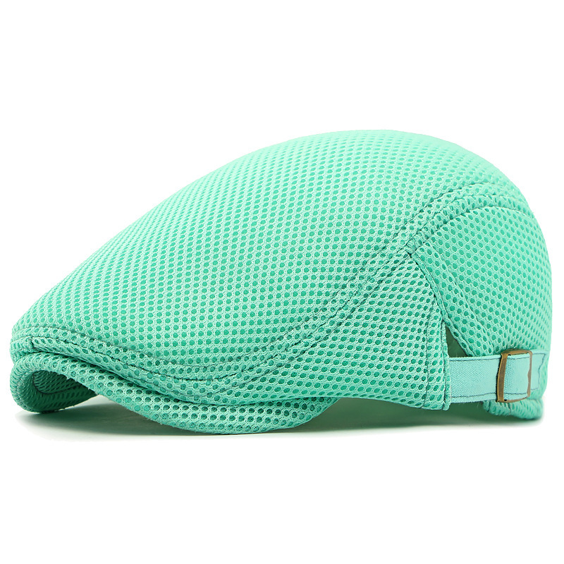 Gorro transpirable: tejido de malla, correa ajustable (55–60 cm) y banda antisudor integrada.