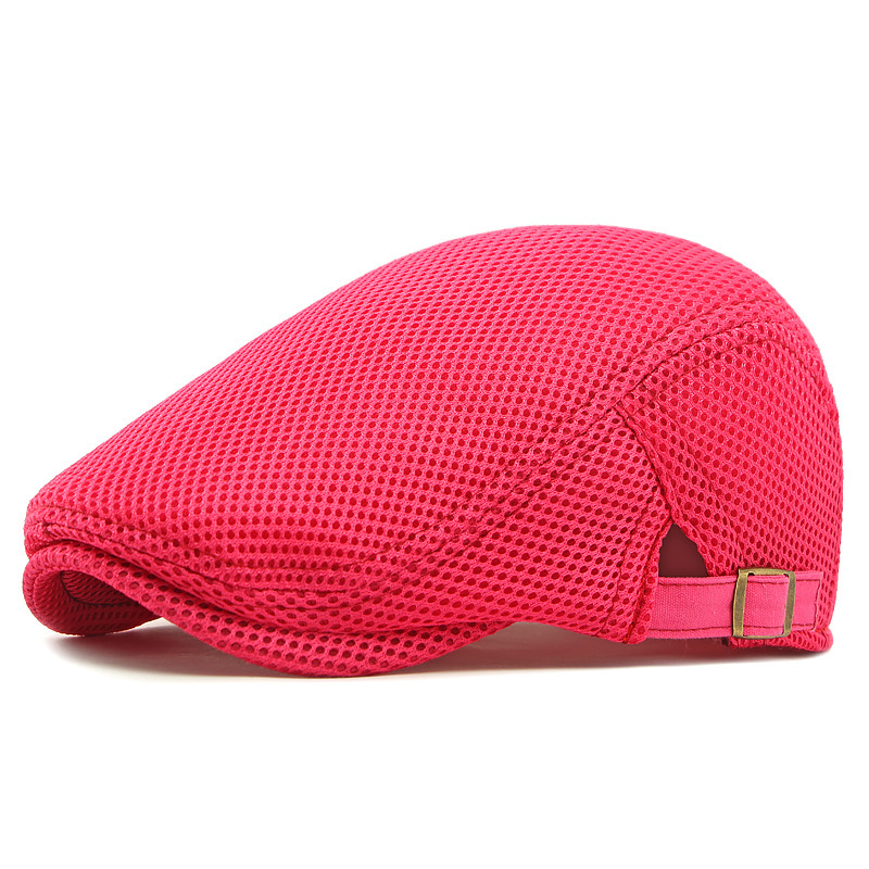 Gorro transpirable: tejido de malla, correa ajustable (55–60 cm) y banda antisudor integrada.