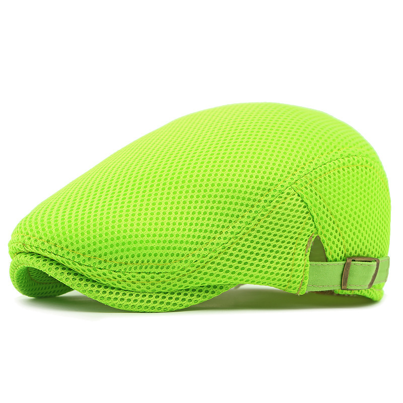 Gorro transpirable: tejido de malla, correa ajustable (55–60 cm) y banda antisudor integrada.