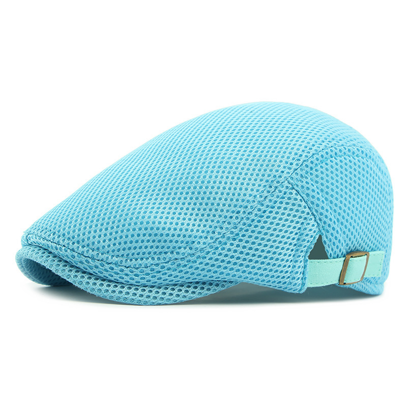 Gorro transpirable: tejido de malla, correa ajustable (55–60 cm) y banda antisudor integrada.