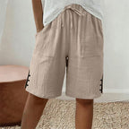 Pantalones cortos de verano para mujer con detalle de botón lateral